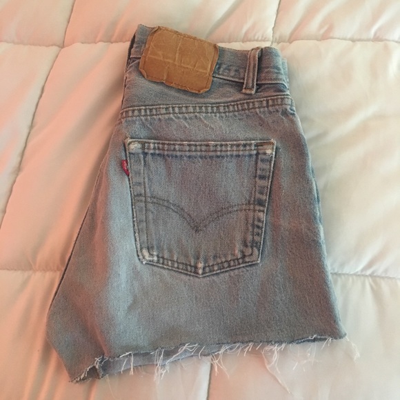VINTAGE HIGH WAISTED LEVIS SHORTS 501 - Picture 5 of 6